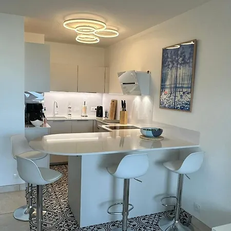 Superbe Avec Vue Centre, Se Fait A Pied Ou En Velo *