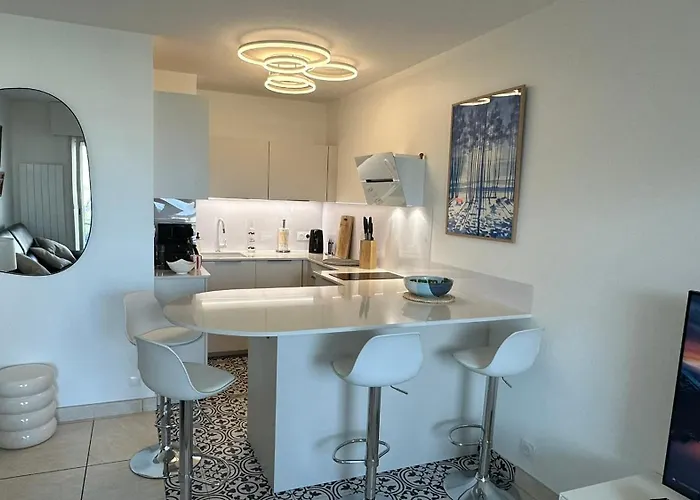 Superbe Avec Vue Centre, Se Fait A Pied Ou En Velo *